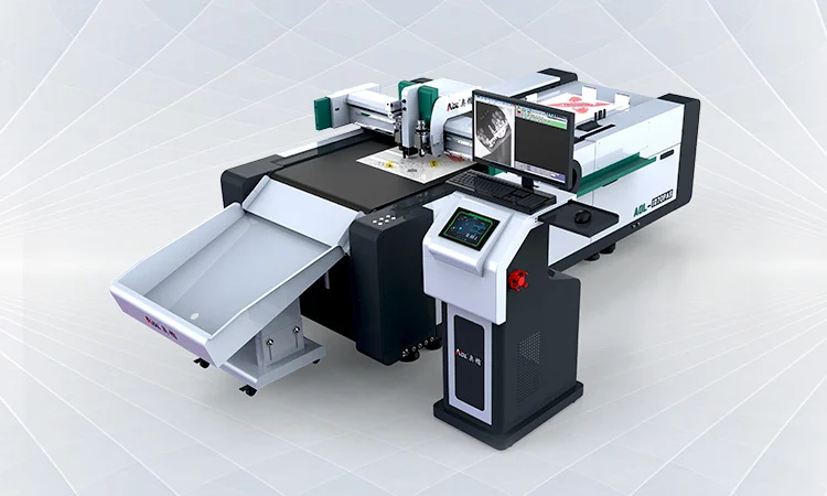 Digital cutting plotter for stickers and folding cartons photo 2