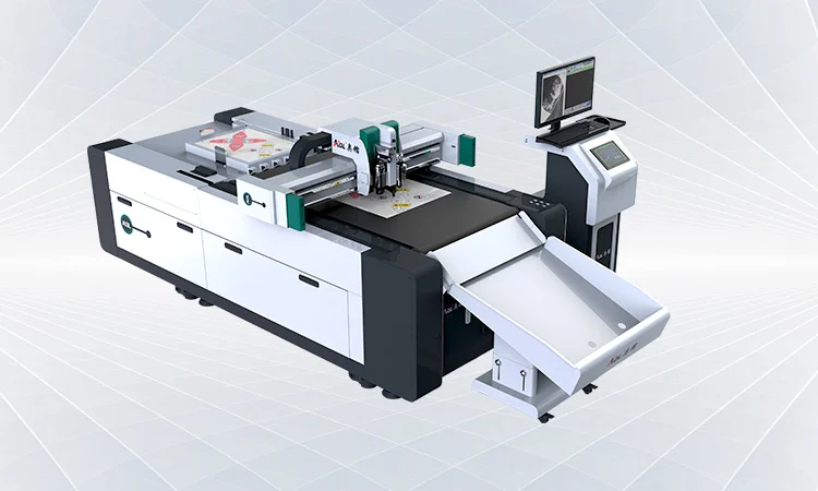 Digital cutting plotter for stickers and folding cartons photo 3